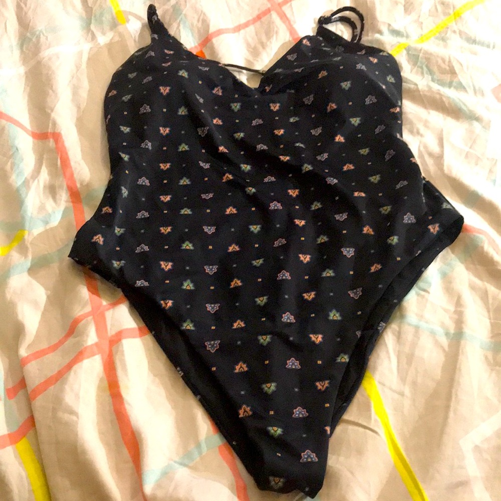 RVCA SWIMSUIT M 10